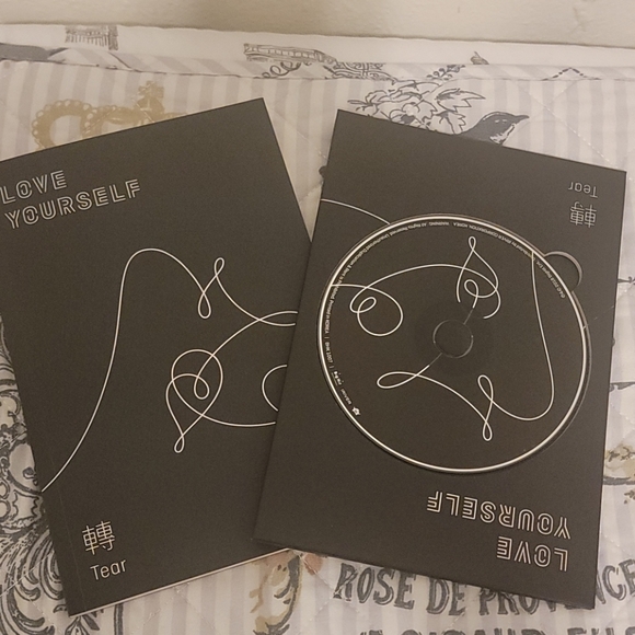 Bts album 💜 - Picture 2 of 3